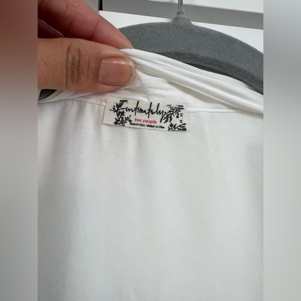 White top - Picture 4 of 4